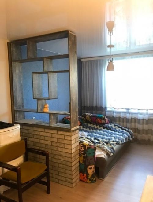 Долго думал, как бы правильно зонировать комнату в своей однушке. 04