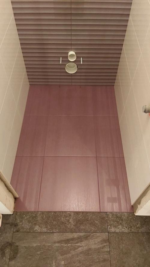 Никаких профилей, никаких порожков, ничего лишнего. 09