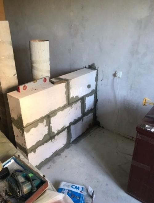 Долго думал, как бы правильно зонировать комнату в своей однушке.