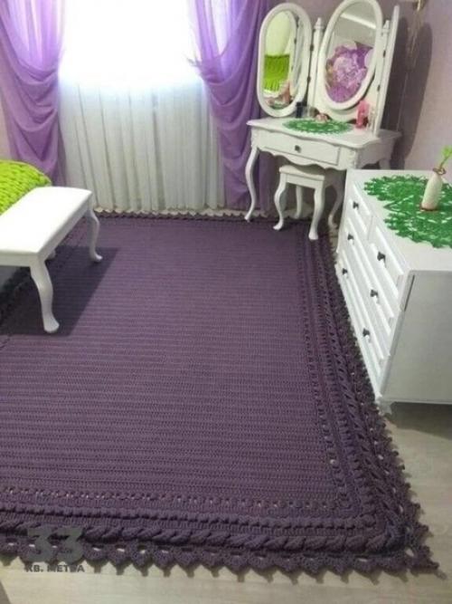 Бабуля на новоселье самодельный плед подарила.