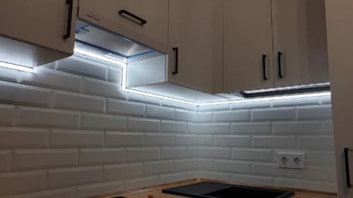 Вот такая кухонька в хрущевку от нашего подписчика.