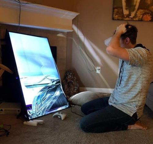 Просто у них есть ещё один телевизор. 02