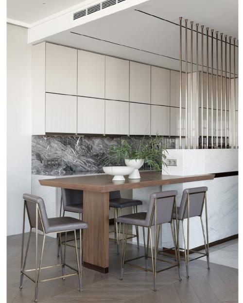 Интерьер квартиры со свободной планировкой и огромными окнами в пол. 04