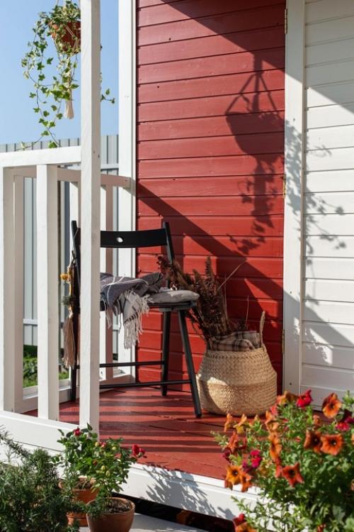 Дизайнер столкнулась с непростой задачей: найти бытовку достойного качества для комфортного дачного отдыха. 07