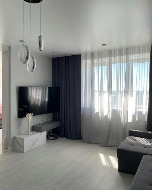 А какой кот в прихожей замечательный. 01