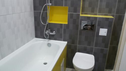 Дизайн ванной в желто - сером цвете. 01