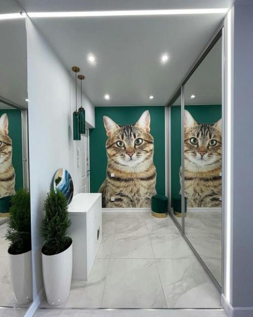 А какой кот в прихожей замечательный. 08