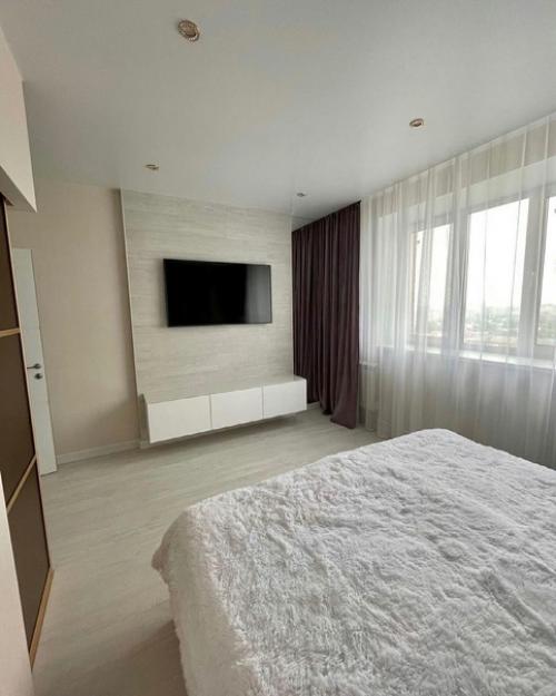 А какой кот в прихожей замечательный. 07