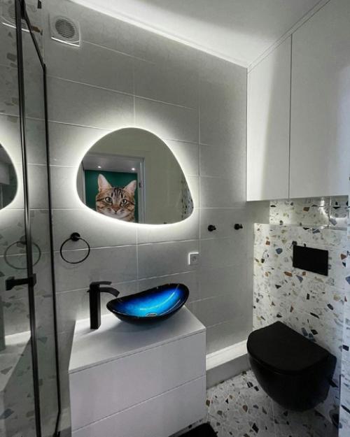 А какой кот в прихожей замечательный. 09