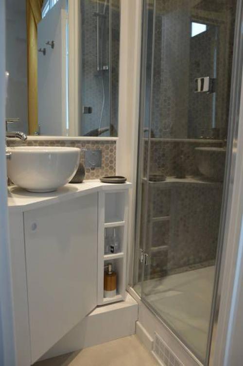 Кто там ещё на свою маленькую квартиру жалуется. 07