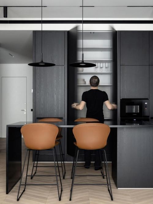 Чёрно-белый интерьер с характером: минимализм и металл в 65 м. 01