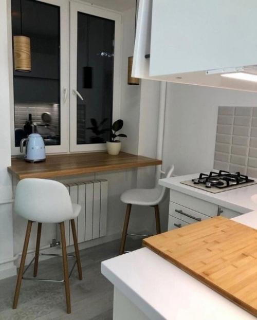 А вот ещё одна кухня - малышка с совершенно другой планировкой. 01