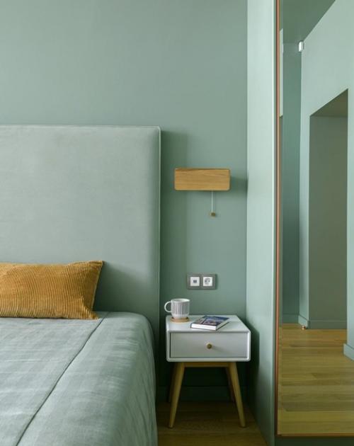 В интерьере много цвета, но базу дизайнер Екатерина савкина подбирала в светлых тонах. 02