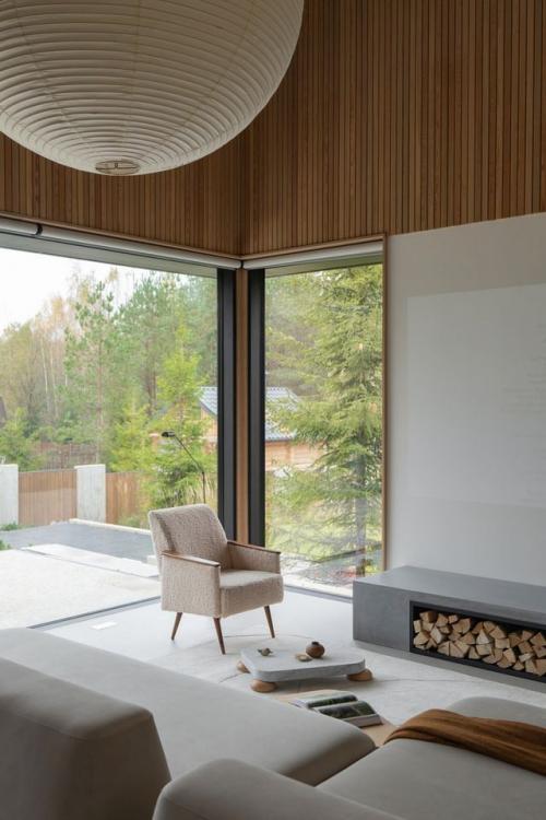 Современный загородный дом в природном стиле - отличный пример того, как архитектура и интерьер могут соединяться с окружающей средой. 01