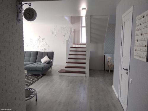 Интерьер в сером цвете в загородном доме. 05