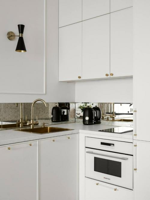 Мебель для компактных пространств стоит подбирать так, чтобы каждый предмет работал на функциональность и визуальную лёгкость. 04