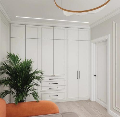 Вот такая яркая спальня получилась, дизайн от Елены Савиновой. 01