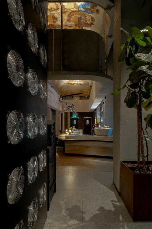 26 вентиляторов и фреска на потолке: ресторан в Ижевске. 01