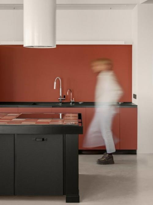 Терракотовый цвет в интерьере создаёт атмосферу тепла и уюта. 06