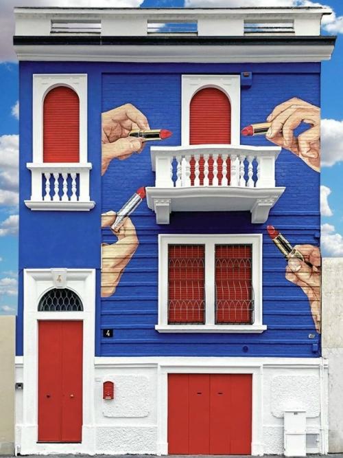 В Милане, за красной дверью Дома с Помадой, скрывается сюрреалистическая штаб-квартира Toiletpaper. 03