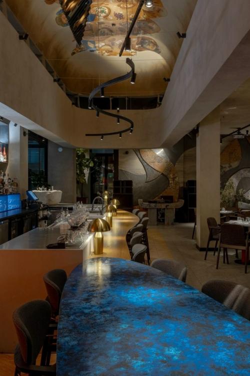 26 вентиляторов и фреска на потолке: ресторан в Ижевске. 04