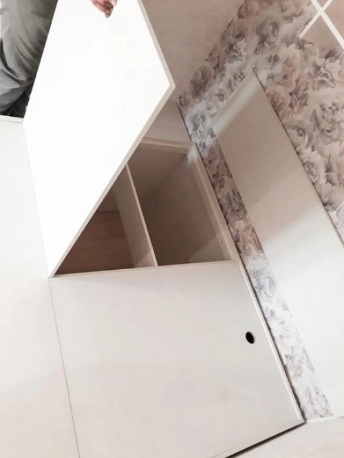 Да, такую кровать не очень удобно заправлять. 03