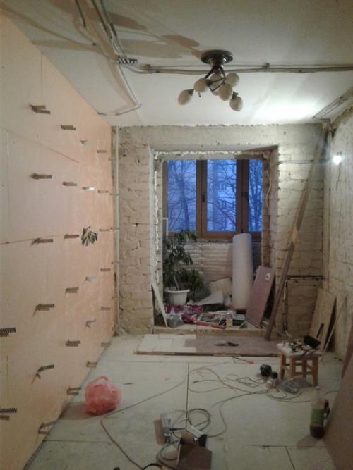 Комнату зонировали на детскую и спальную зону.