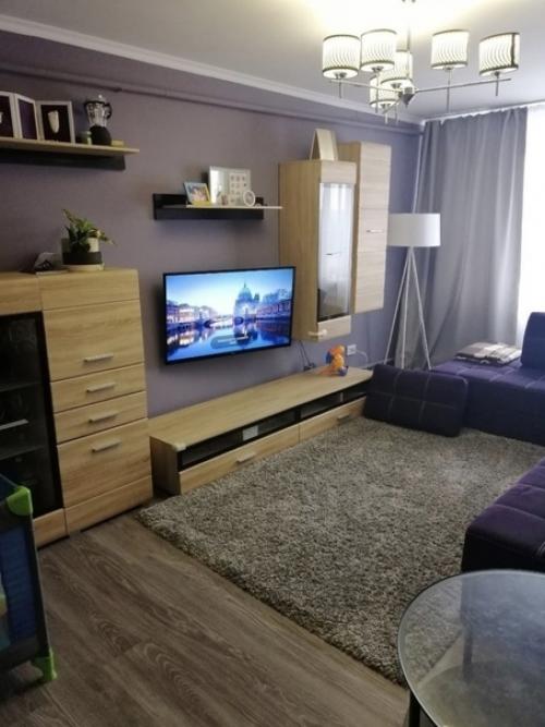 Сделали ремонт в гостиной, без особых дизайнерских заморочек.