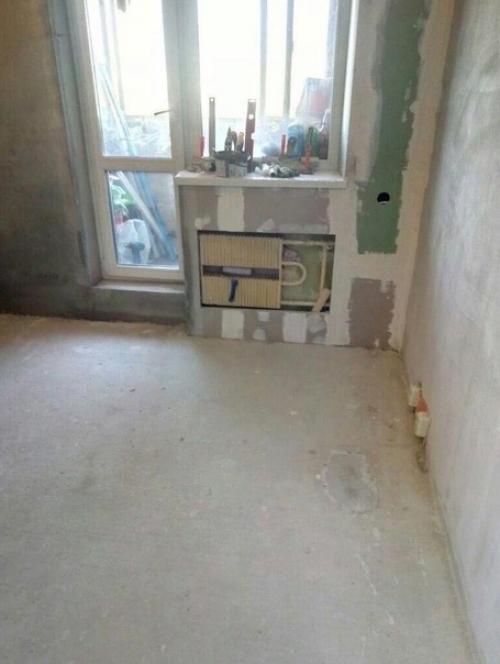 Ремонт в кухне.  Только полка над столом выглядит немного лишней. 01