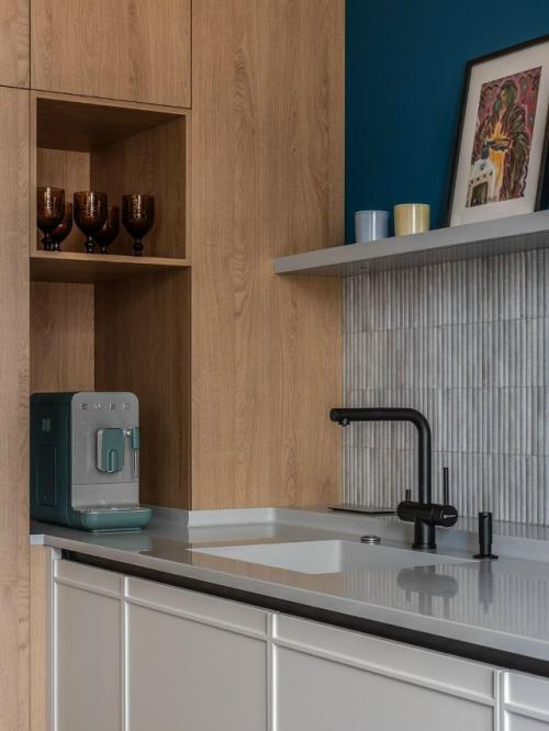 Дизайнер лилия Асфандиярова создала яркий, но уравновешенный интерьер для семьи из четырёх человек. 02