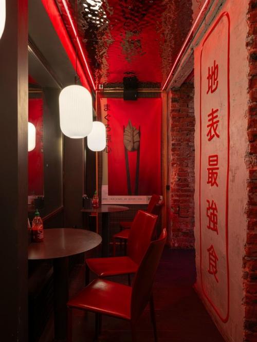 Провода, неон и граффити: азиатское кафе в Перми. 04