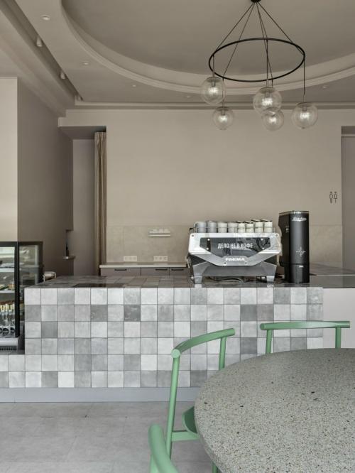 Природные текстуры и джапанди: кофейня в Челябинске.

