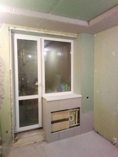 Ремонт в кухне.  Только полка над столом выглядит немного лишней. 02