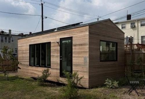 Вообще домик ставили как времянку на период строительства основного дома.