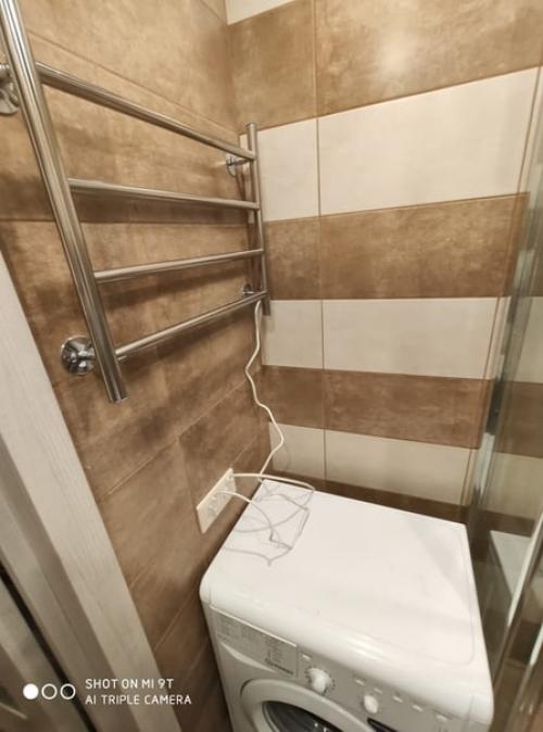 Сделали ремонт у мамы своими руками в ванной комнате. 05