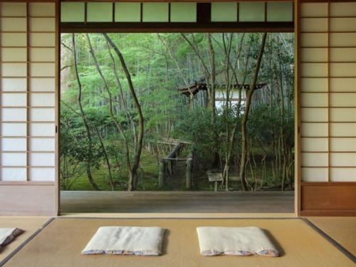 Архитектура Японии всегда стремилась к простоте, гармонии и единению с природой. 02