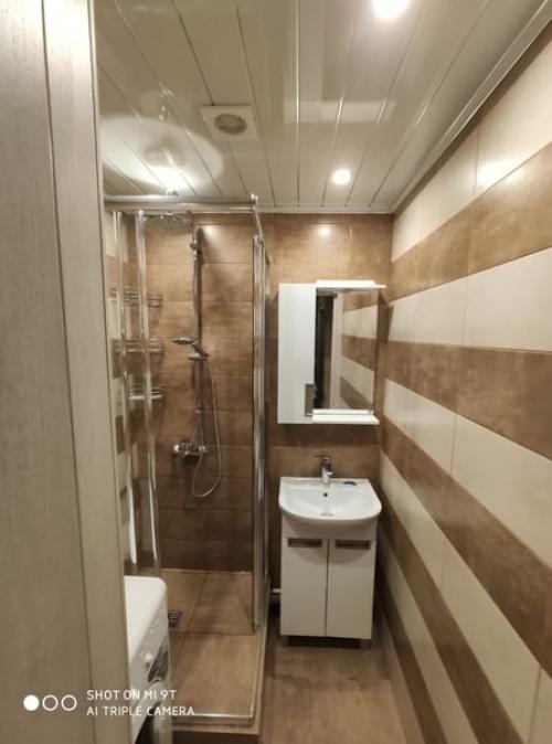 Сделали ремонт у мамы своими руками в ванной комнате. 01