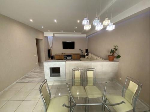 Как вам такой вариант? 04