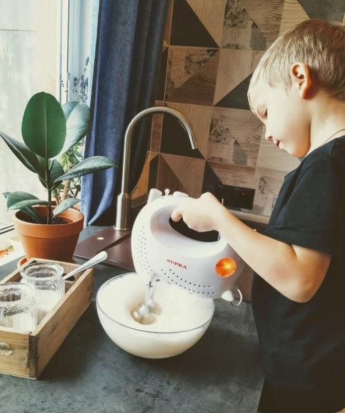 Наша кухня.  Критику воспринимаю нормально, только не говорите, что провод свисает, саму бесит. 02