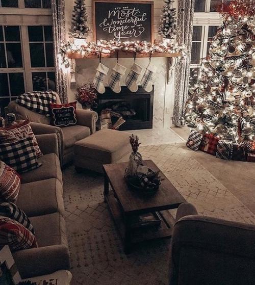 А вот и начался уже сезон новогодних украшений. 05