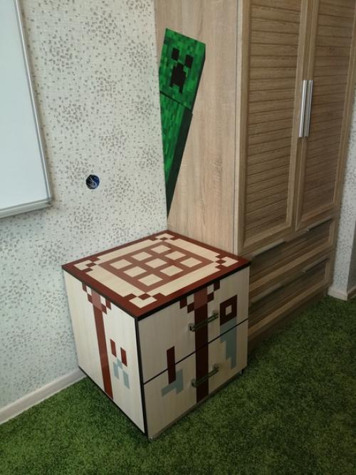 Сделали ремонт в комнате сына дизайн тематический в стиле Майнкрафт. 05