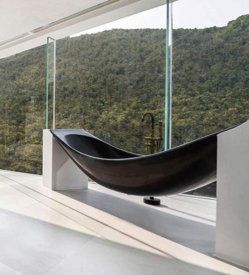 Просто фантастика!  Интересно, в этом доме реально живут. 01