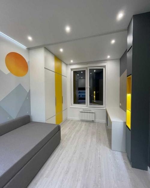 Детская комната.  Детская комната с Солнечными Лучами ярка.