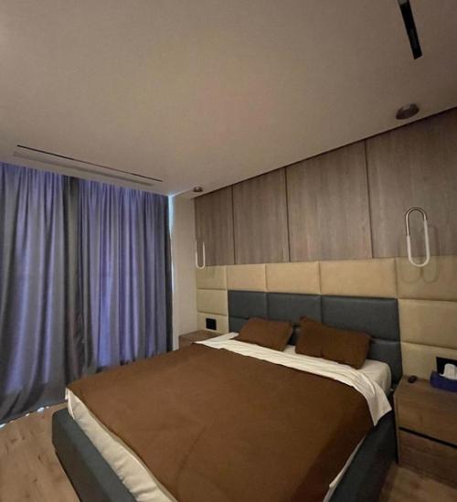 Квартира с интересным освещением.