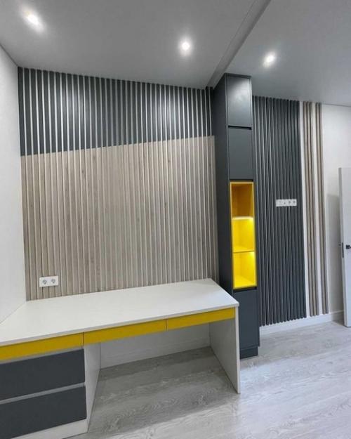 Детская комната.  Детская комната с Солнечными Лучами ярка. 01