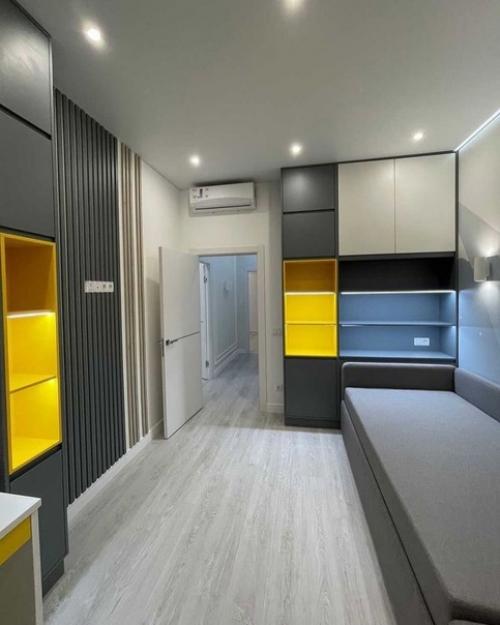 Детская комната.  Детская комната с Солнечными Лучами ярка. 02