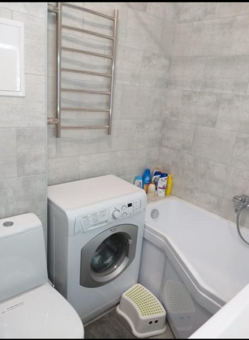 Было/стало.  Решили для экономии места соединить и попробовать вместить все в 1 помешении дабы туалет все равно абы как. 02