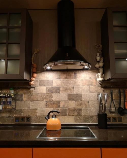 Нестандартное цветовое решение в кухне. 06