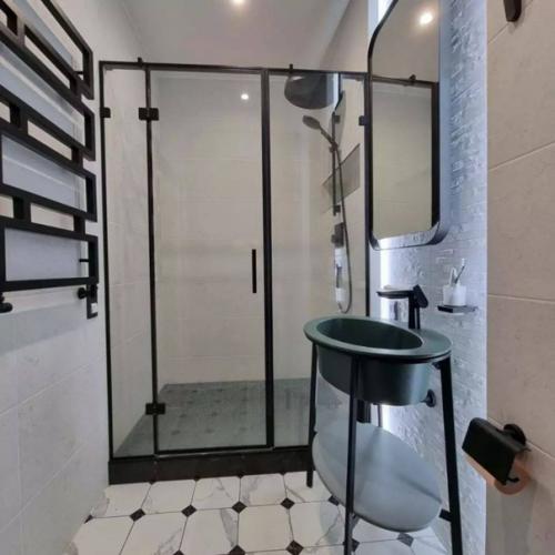 А вот и вариант планировки в однокомнатной квартире со свободной планировкой. 06