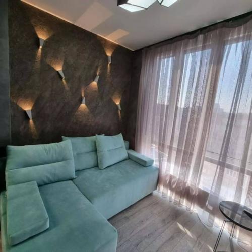 А вот и вариант планировки в однокомнатной квартире со свободной планировкой. 01